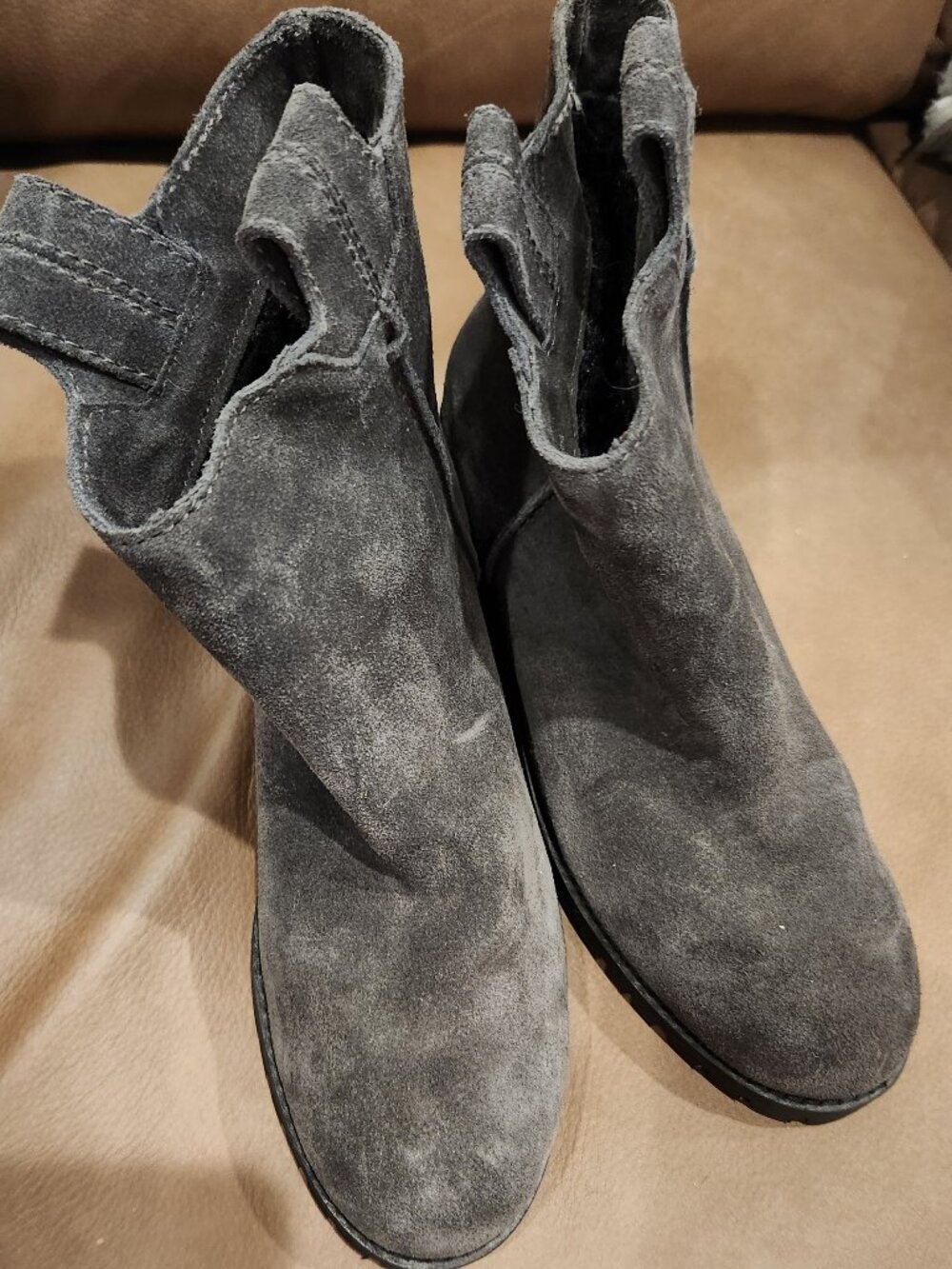 NWOT Grey leather suede faux fur lined booties